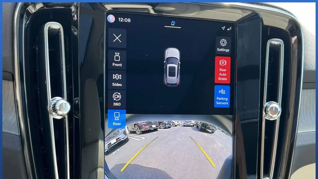2023 Volvo XC40 B5 Plus Bright Theme