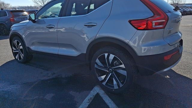 2023 Volvo XC40 B5 Plus Bright Theme