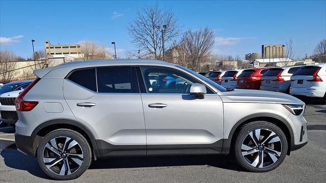 2023 Volvo XC40 B5 Plus Bright Theme
