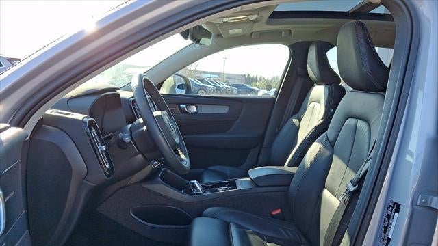 2023 Volvo XC40 B5 Plus Bright Theme