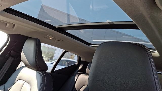 2023 Volvo XC40 B5 Plus Bright Theme