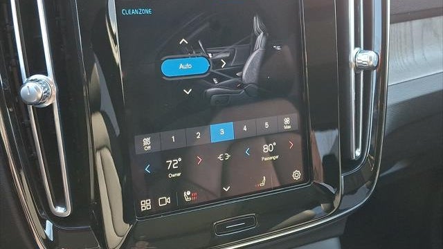 2023 Volvo XC40 B5 Plus Bright Theme