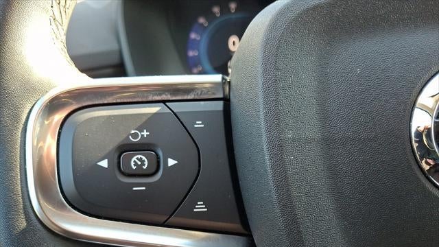 2023 Volvo XC40 B5 Plus Bright Theme