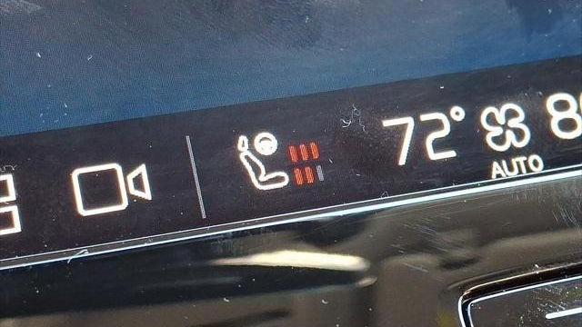 2023 Volvo XC40 B5 Plus Bright Theme