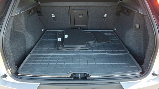 2023 Volvo XC40 B5 Plus Bright Theme