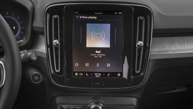 2023 Volvo XC40 B5 Plus Bright Theme