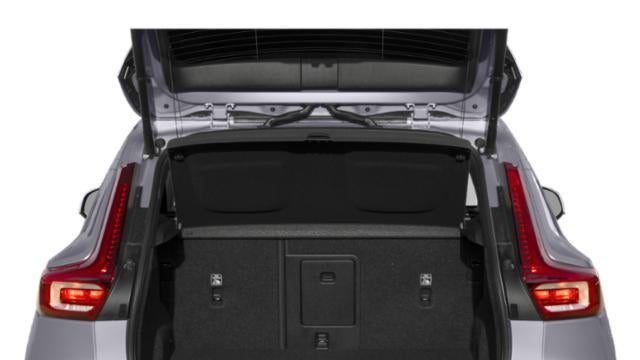2023 Volvo XC40 B5 Plus Bright Theme