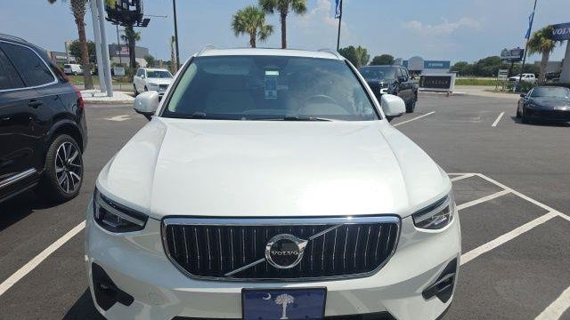 2023 Volvo XC40 B5 Plus Bright Theme