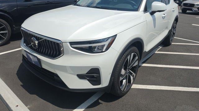 2023 Volvo XC40 B5 Plus Bright Theme