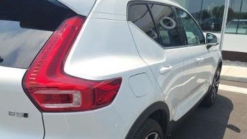 2023 Volvo XC40 B5 Plus Bright Theme
