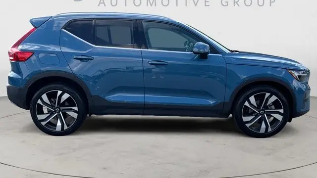 2023 Volvo XC40 B5 Plus Bright Theme