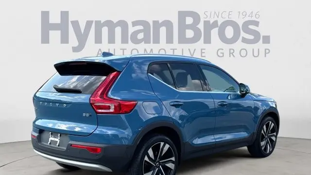 2023 Volvo XC40 B5 Plus Bright Theme