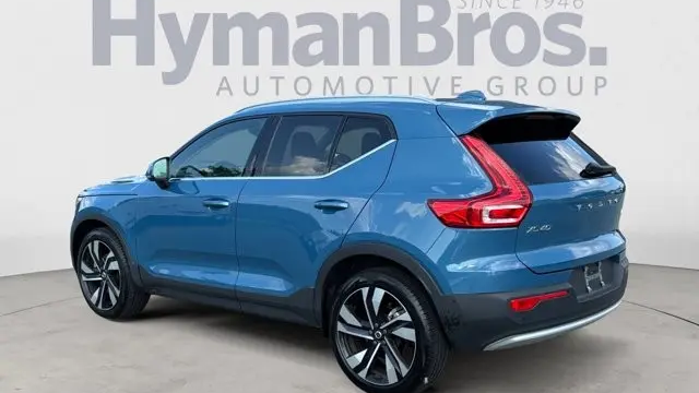 2023 Volvo XC40 B5 Plus Bright Theme
