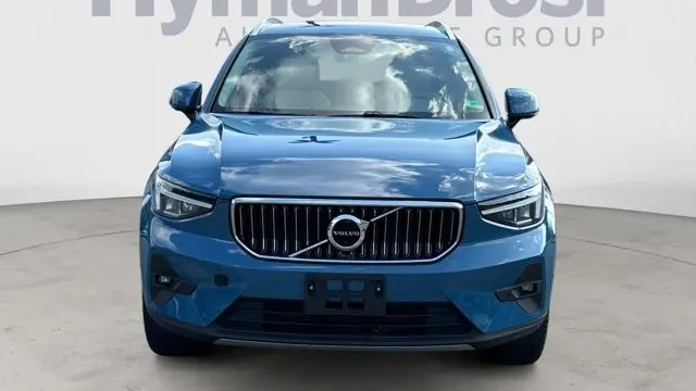 2023 Volvo XC40 B5 Plus Bright Theme