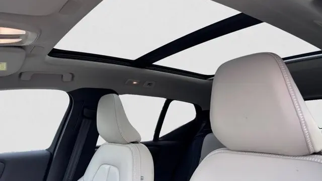 2023 Volvo XC40 B5 Plus Bright Theme
