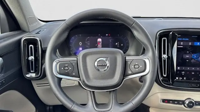 2023 Volvo XC40 B5 Plus Bright Theme