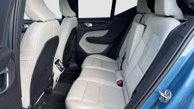 2023 Volvo XC40 B5 Plus Bright Theme