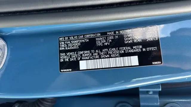 2023 Volvo XC40 B5 Plus Bright Theme