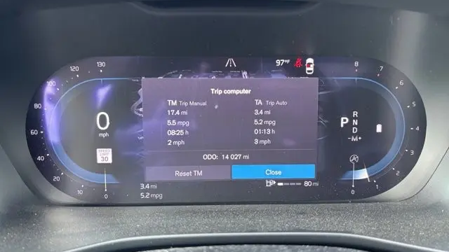 2023 Volvo XC40 B5 Plus Bright Theme