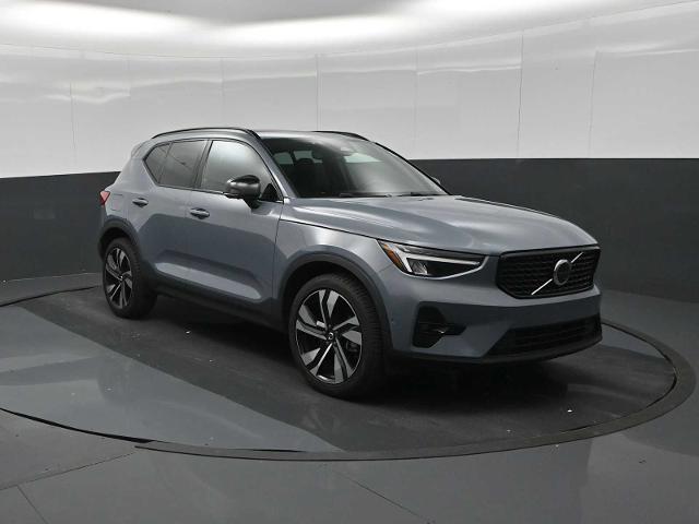 2023 Volvo XC40 - $27,373