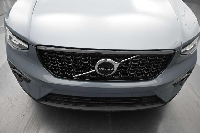 2023 Volvo XC40 - $25,673