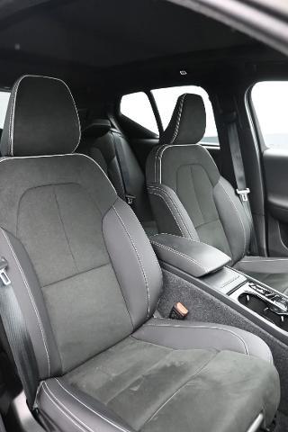 2023 Volvo XC40 - $25,673