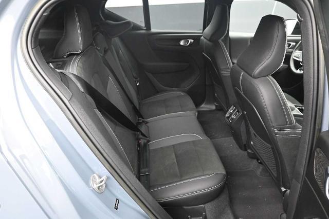 2023 Volvo XC40 - $25,673