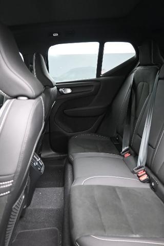 2023 Volvo XC40 - $25,673