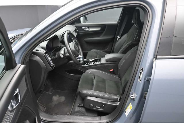 2023 Volvo XC40 - $25,673