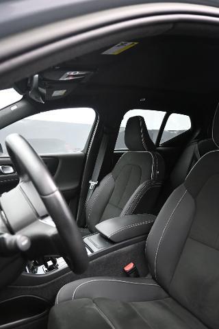 2023 Volvo XC40 - $25,673