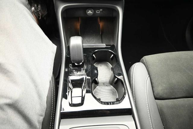 2023 Volvo XC40 - $25,673