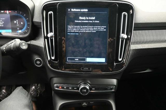 2023 Volvo XC40 - $25,673