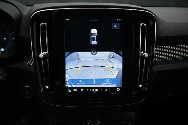 2023 Volvo XC40 - $25,673