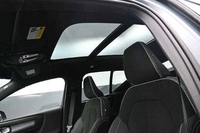 2023 Volvo XC40 - $25,673
