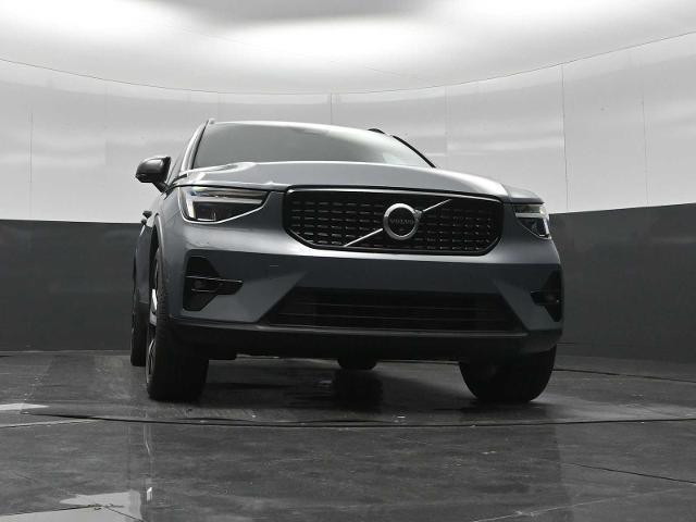 2023 Volvo XC40 - $25,673