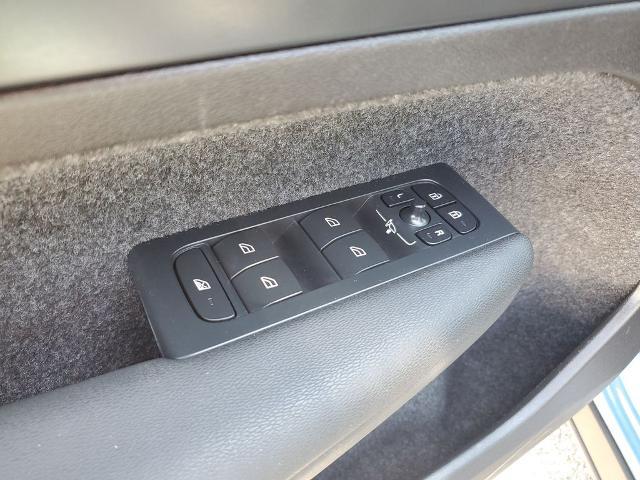 2023 Volvo XC40 - $31,314