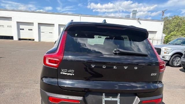 2023 Volvo XC40 B5 Plus Dark Theme