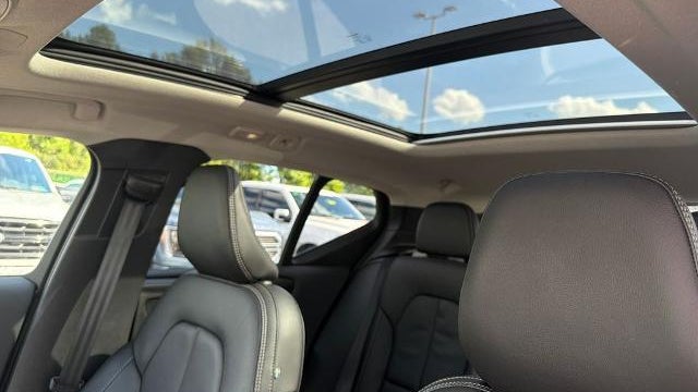2023 Volvo XC40 B5 Plus Dark Theme