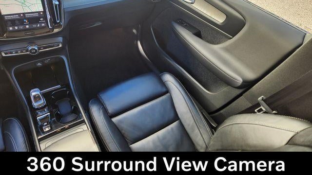 2023 Volvo XC40 B5 Plus Dark Theme