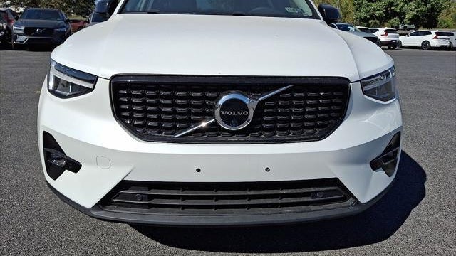 2023 Volvo XC40 B5 Plus Dark Theme