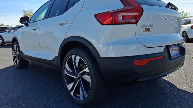 2023 Volvo XC40 B5 Plus Dark Theme