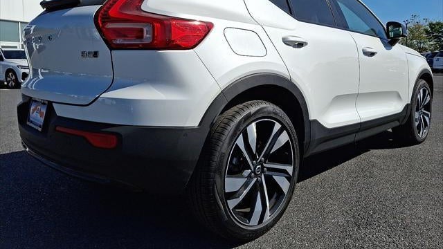 2023 Volvo XC40 B5 Plus Dark Theme