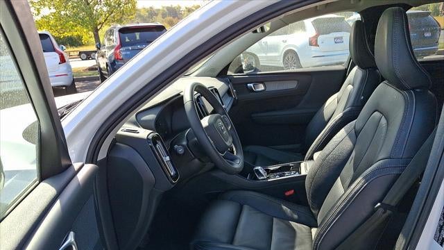 2023 Volvo XC40 B5 Plus Dark Theme