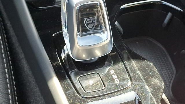 2023 Volvo XC40 B5 Plus Dark Theme