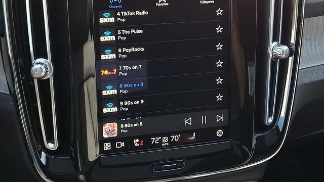 2023 Volvo XC40 B5 Plus Dark Theme