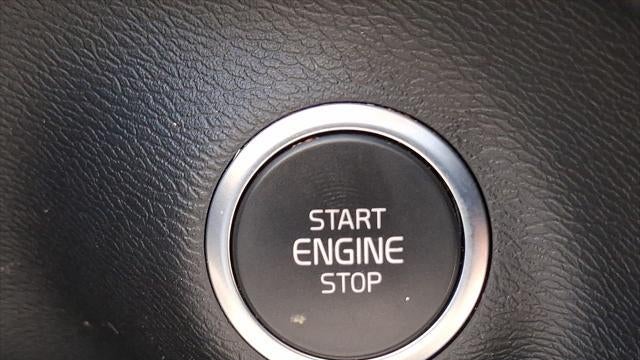 2023 Volvo XC40 B5 Plus Dark Theme