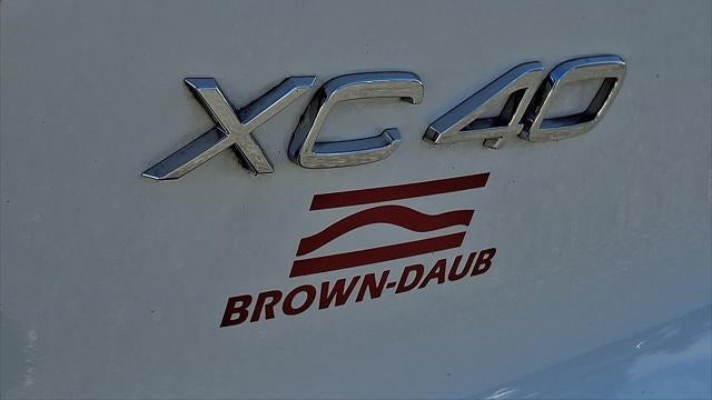 2023 Volvo XC40 B5 Plus Dark Theme