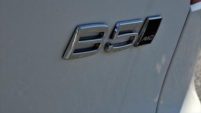 2023 Volvo XC40 B5 Plus Dark Theme