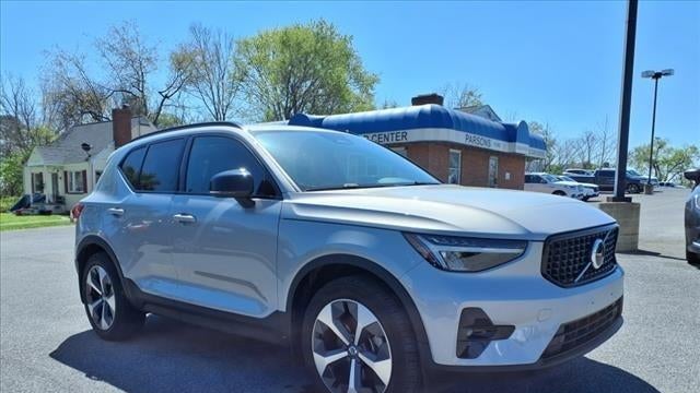2023 Volvo XC40 B5 Plus Dark Theme