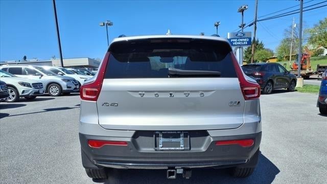 2023 Volvo XC40 B5 Plus Dark Theme